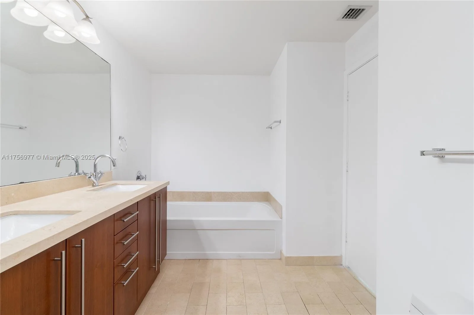 1111 SW 1st Ave # 2423-N, Miami, FL 33130 photo 9