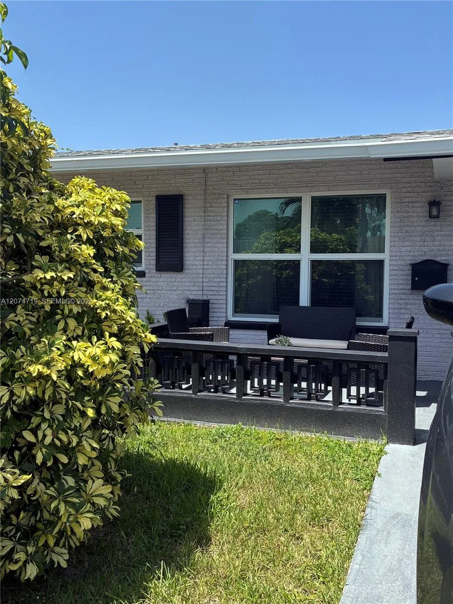5721 NW 64th Way, Tamarac, FL 33321 photo 2