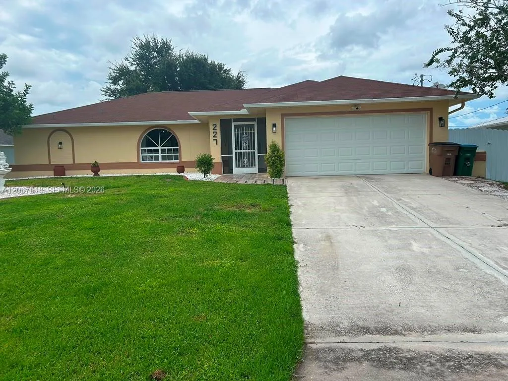 227 SE 43 LN, Cape Coral, FL 33904