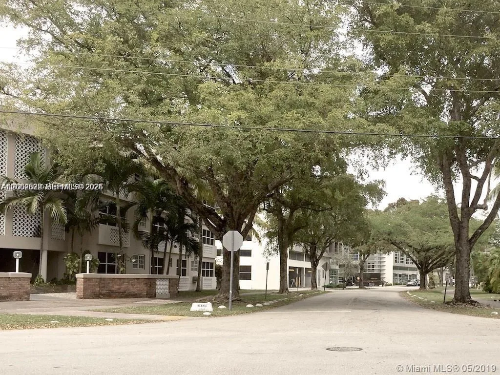 6580 Santona St # A39, Coral Gables, FL 33146 photo 2