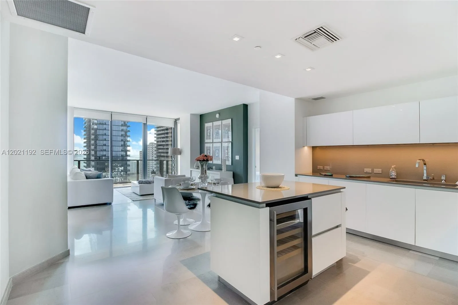 88 SW 7th St # 1905, Miami, FL 33130