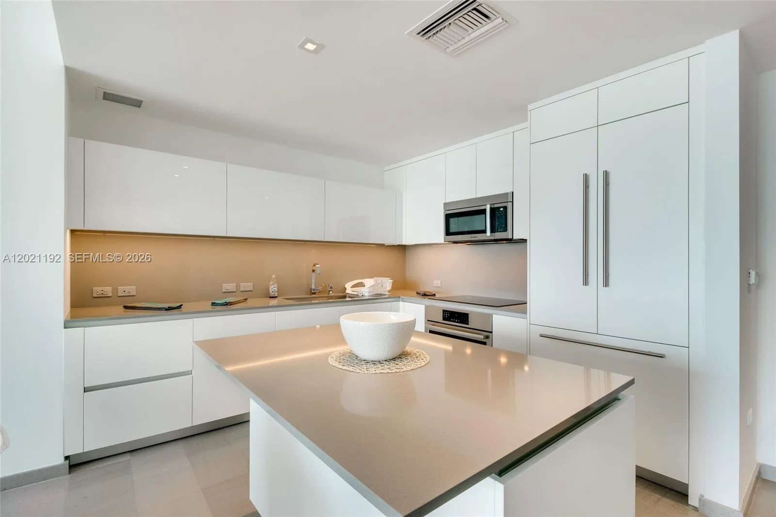 88 SW 7th St # 1905, Miami, FL 33130 photo 3