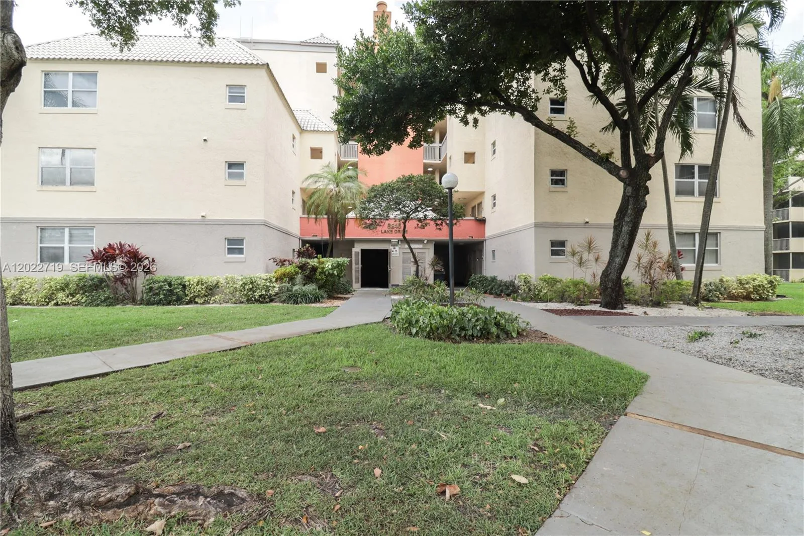 8245 Lake Dr # 405, Doral, FL 33166 photo 3