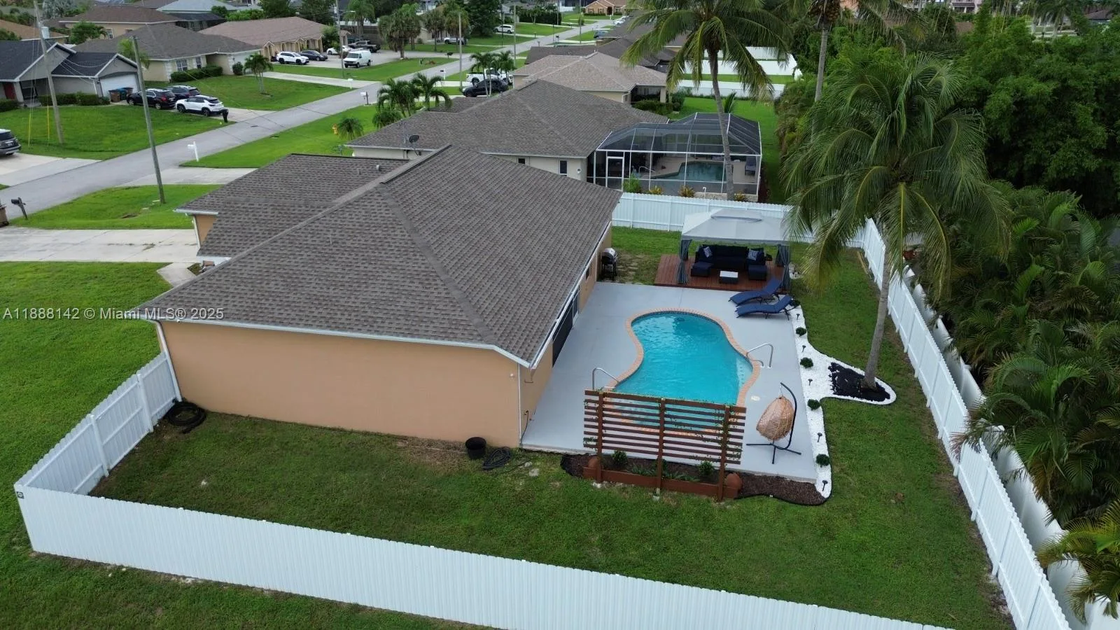 1721 SW 21st Ln, Cape Coral, FL 33991 photo 3