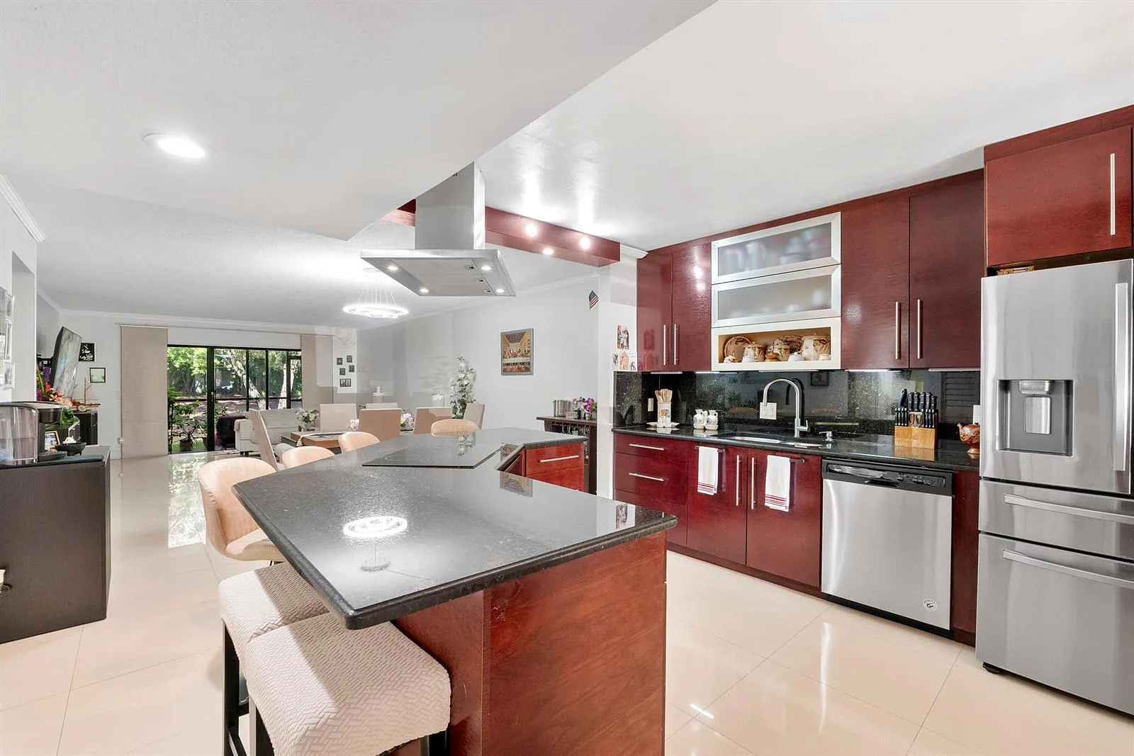 435 LAKEVIEW Drive # 104, Weston, FL 33326