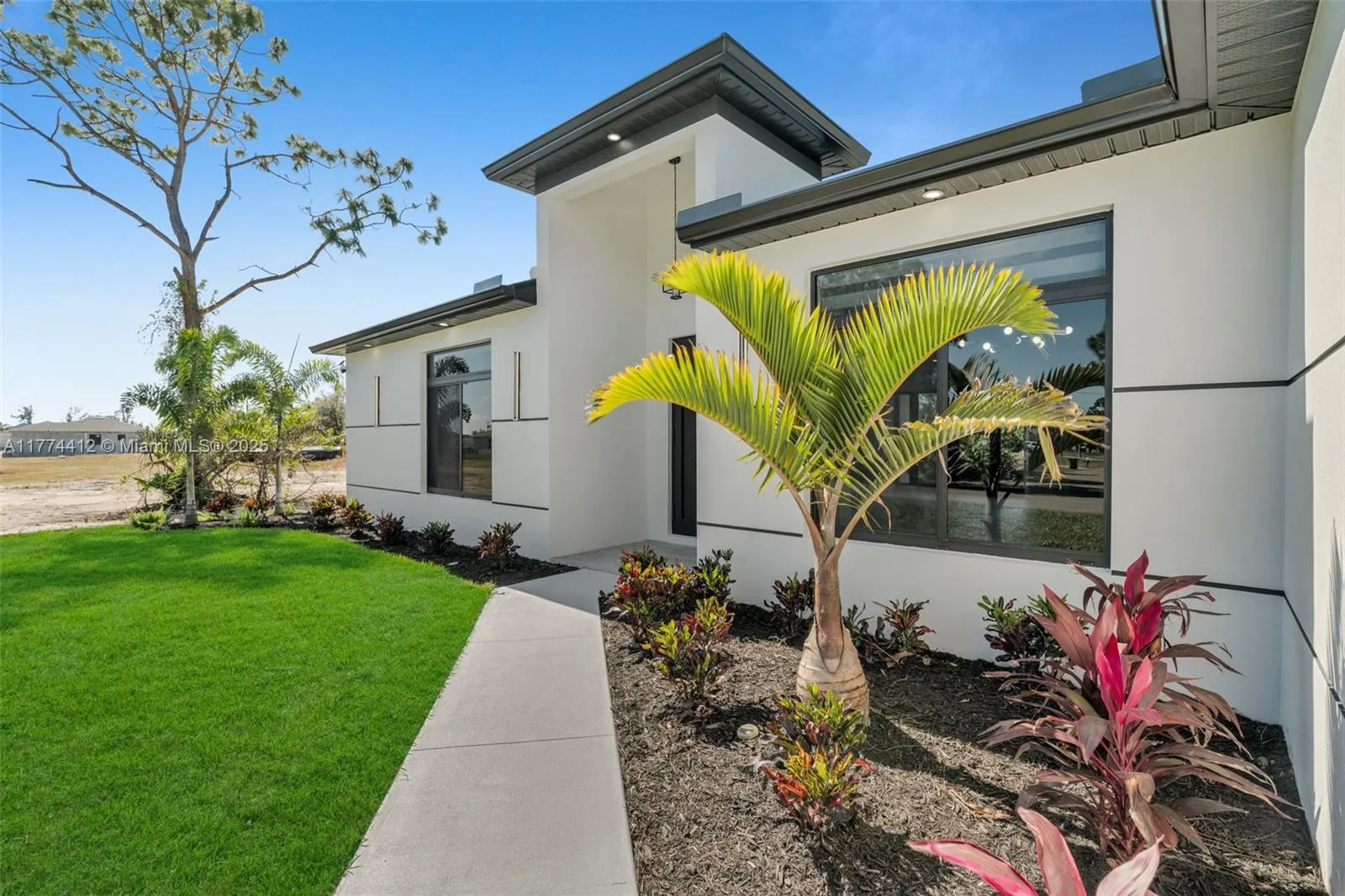 3600 NE 9TH PL, Cape Coral, FL 33909 photo 4