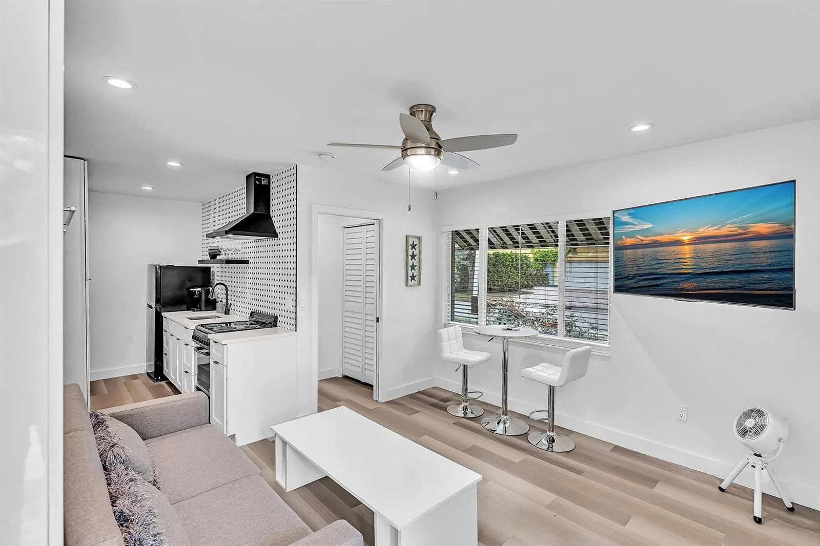 649 NE 16th Terrace, Fort Lauderdale, FL 33304 photo 4