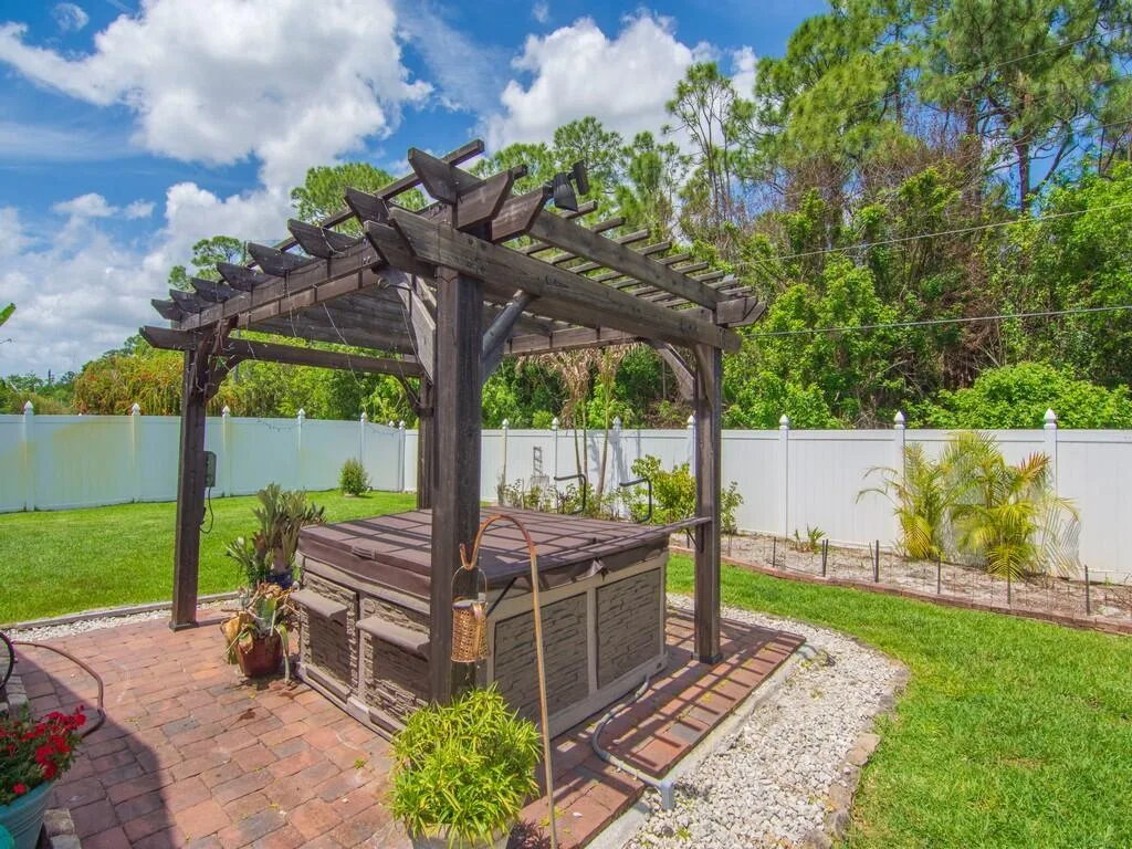 8131 Westfield Circle, Vero Beach, FL 32966 photo 5