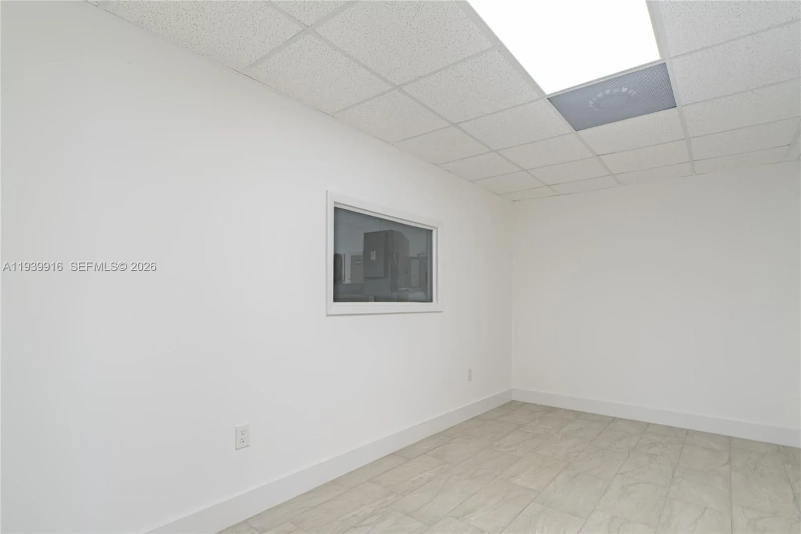 1615 W 31st Pl, Hialeah, FL 33012 photo 4