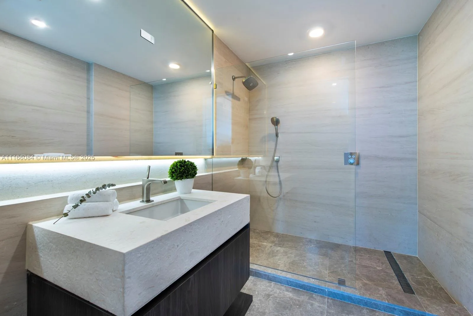 100 S Pointe Dr # 908, Miami Beach, FL 33139 photo 11