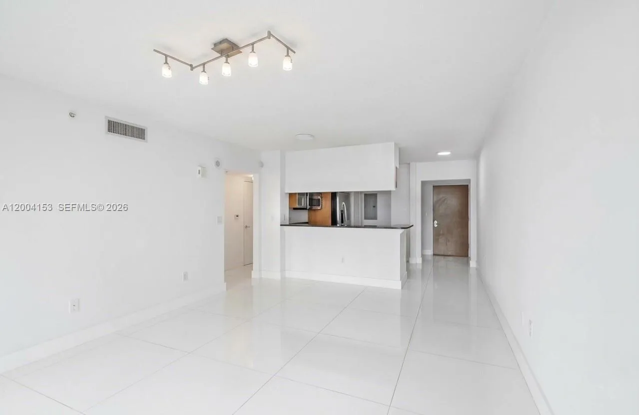 31 SE 5th St # 3210, Miami, FL 33131 photo 3
