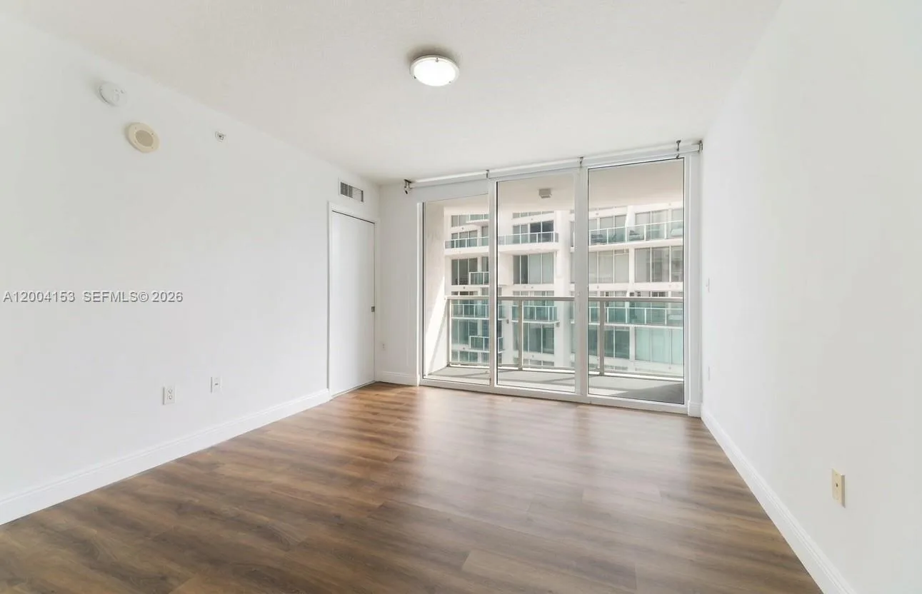 31 SE 5th St # 3210, Miami, FL 33131 photo 4