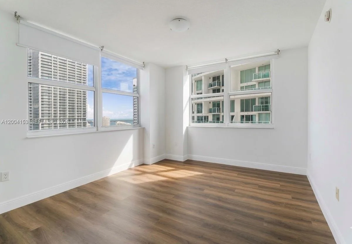 31 SE 5th St # 3210, Miami, FL 33131 photo 5