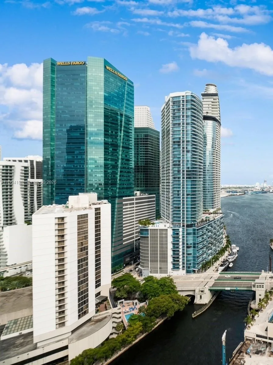 31 SE 5th St # 3210, Miami, FL 33131 photo 8