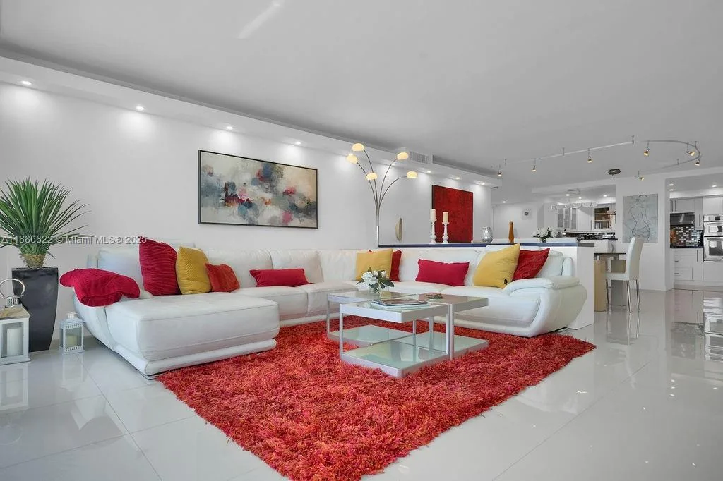 6039 Collins Ave # 1126, Miami Beach, FL 33140 photo 4