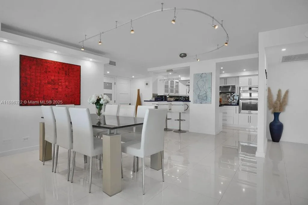 6039 Collins Ave # 1126, Miami Beach, FL 33140 photo 6