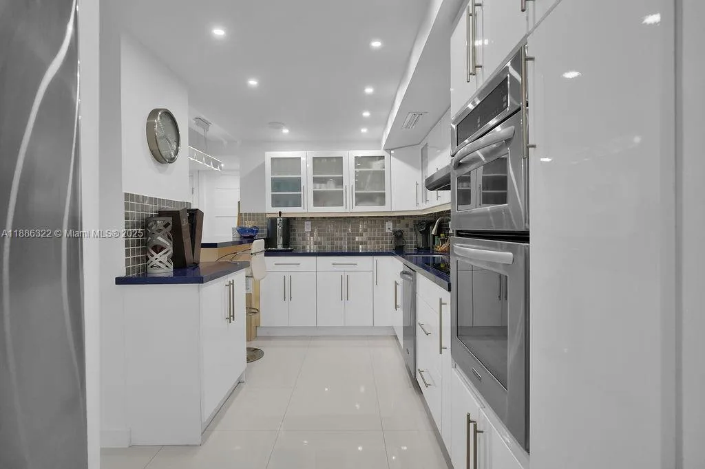 6039 Collins Ave # 1126, Miami Beach, FL 33140 photo 9