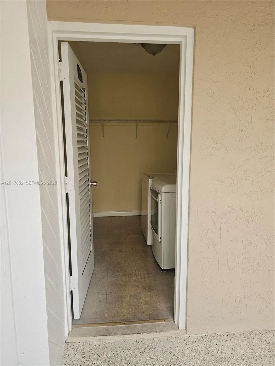 461 Ives Dairy Rd # 406-2, Miami, FL 33179 photo 11