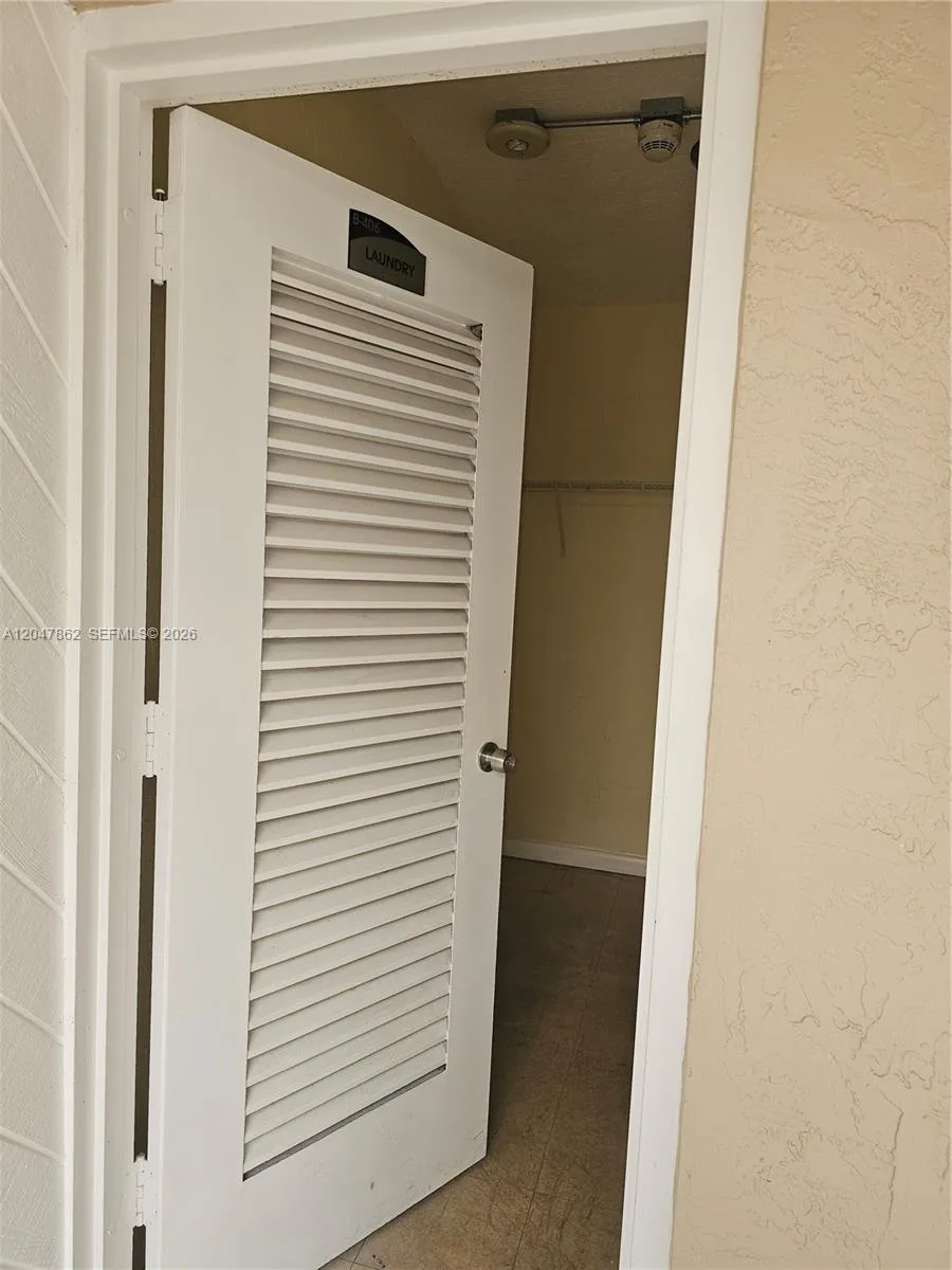 461 Ives Dairy Rd # 406-2, Miami, FL 33179 photo 12