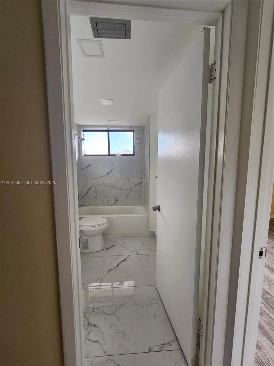 461 Ives Dairy Rd # 406-2, Miami, FL 33179 photo 13
