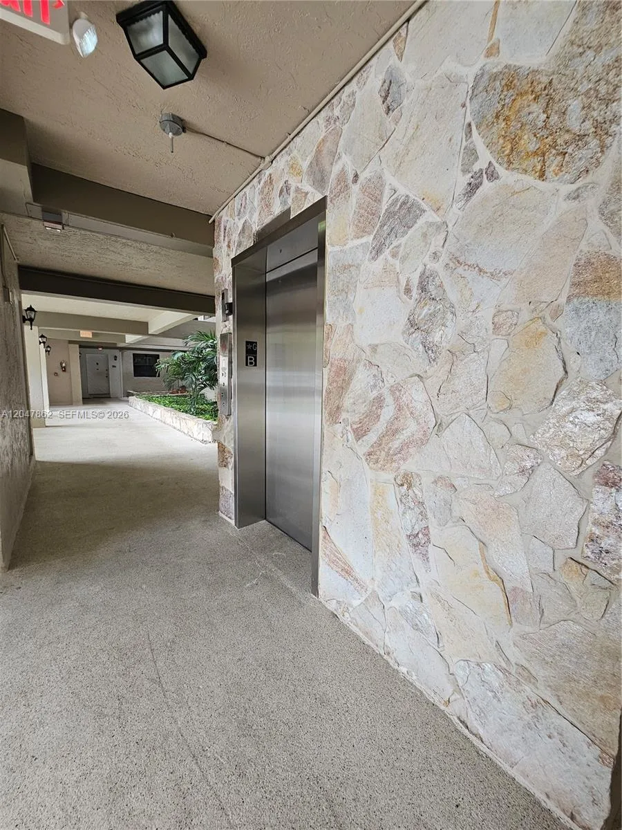 461 Ives Dairy Rd # 406-2, Miami, FL 33179 photo 7
