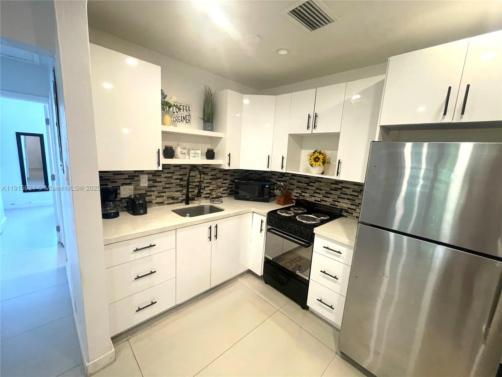 1211 NE 15th Ave # 1, Fort Lauderdale, FL 33304 photo 3