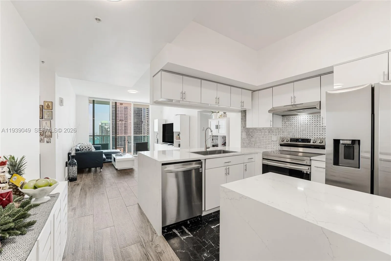 31 SE 5th St # 3918, Miami, FL 33131 photo 3