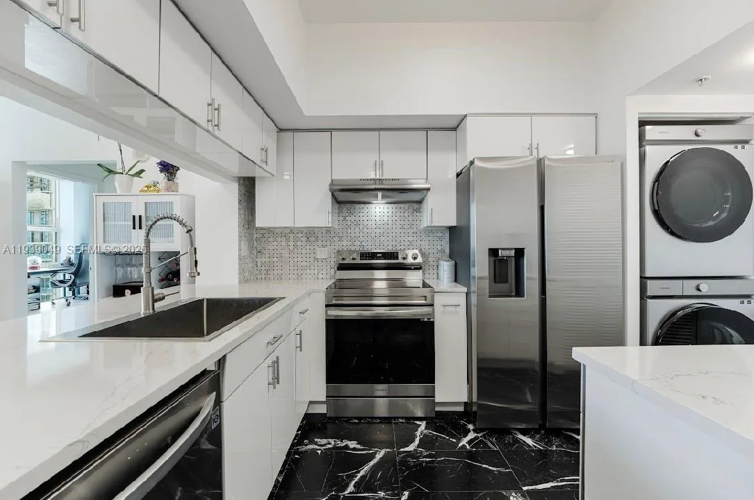 31 SE 5th St # 3918, Miami, FL 33131 photo 4