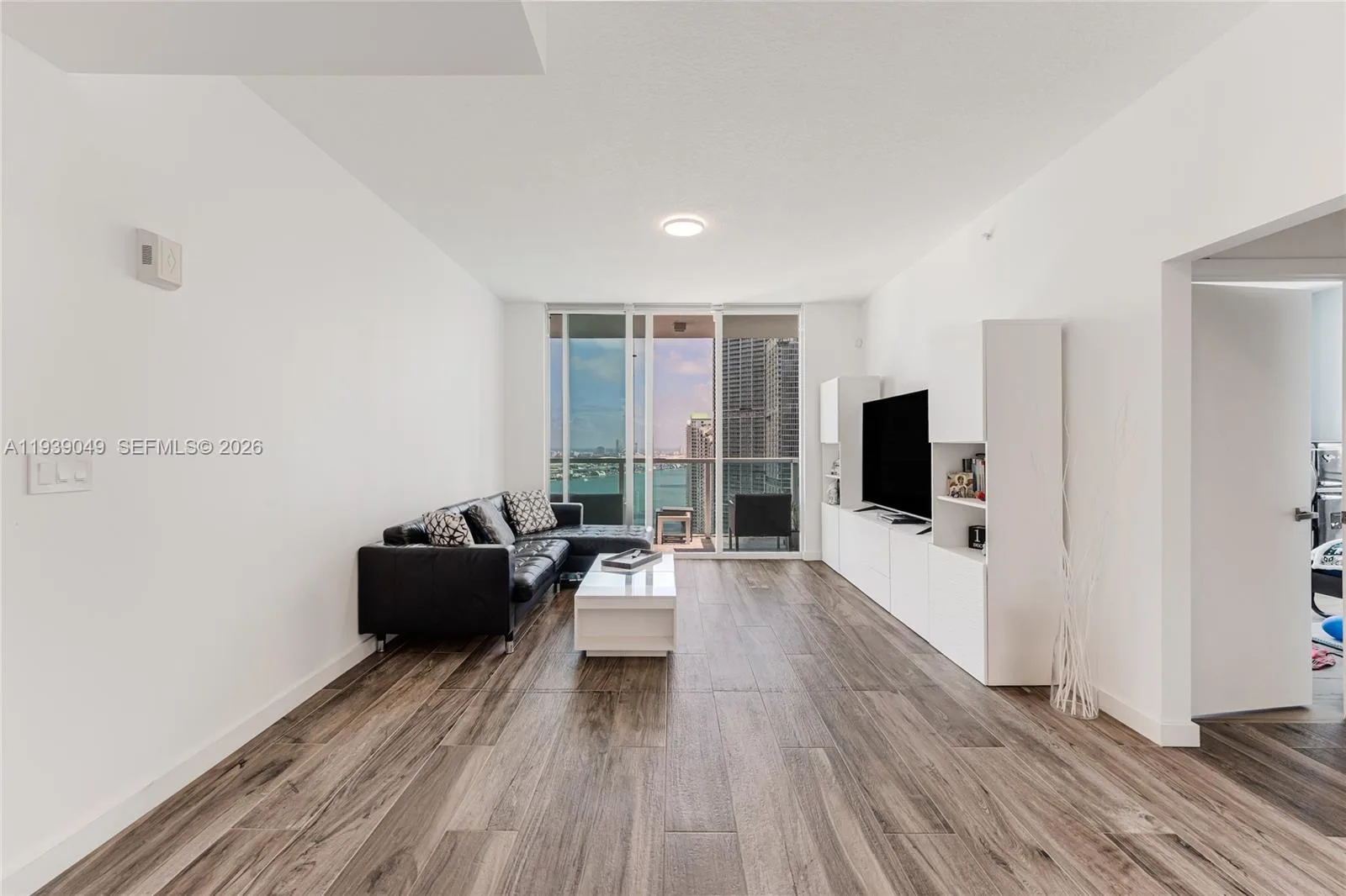 31 SE 5th St # 3918, Miami, FL 33131 photo 6