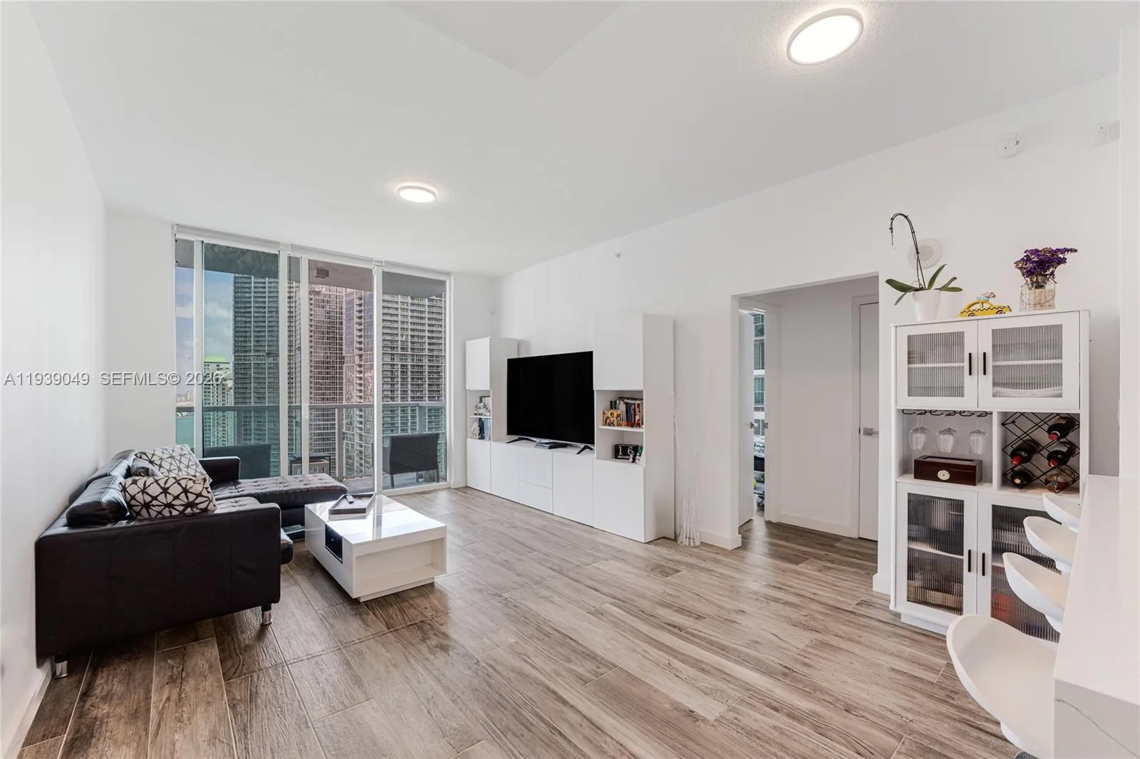 31 SE 5th St # 3918, Miami, FL 33131 photo 7