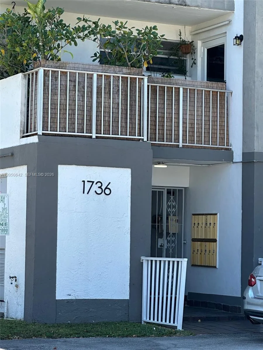 1736 SW 19th St # 404, Miami, FL 33145 photo 2