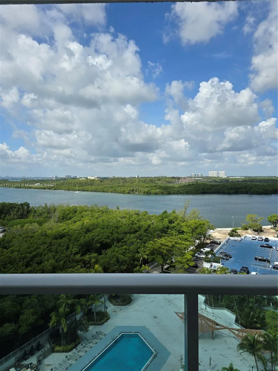 100 Bayview Dr # 1420, Sunny Isles Beach, FL 33160