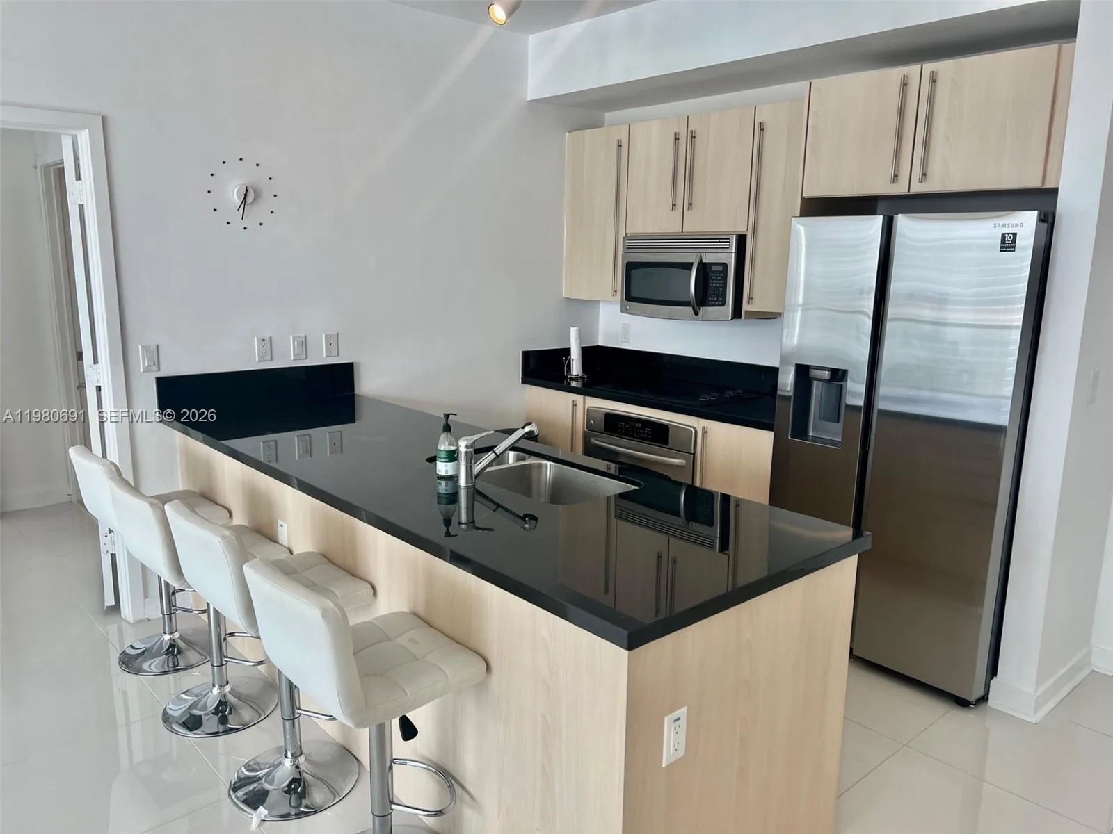1111 SW 1st Ave # 3223, Miami, FL 33130 photo 2