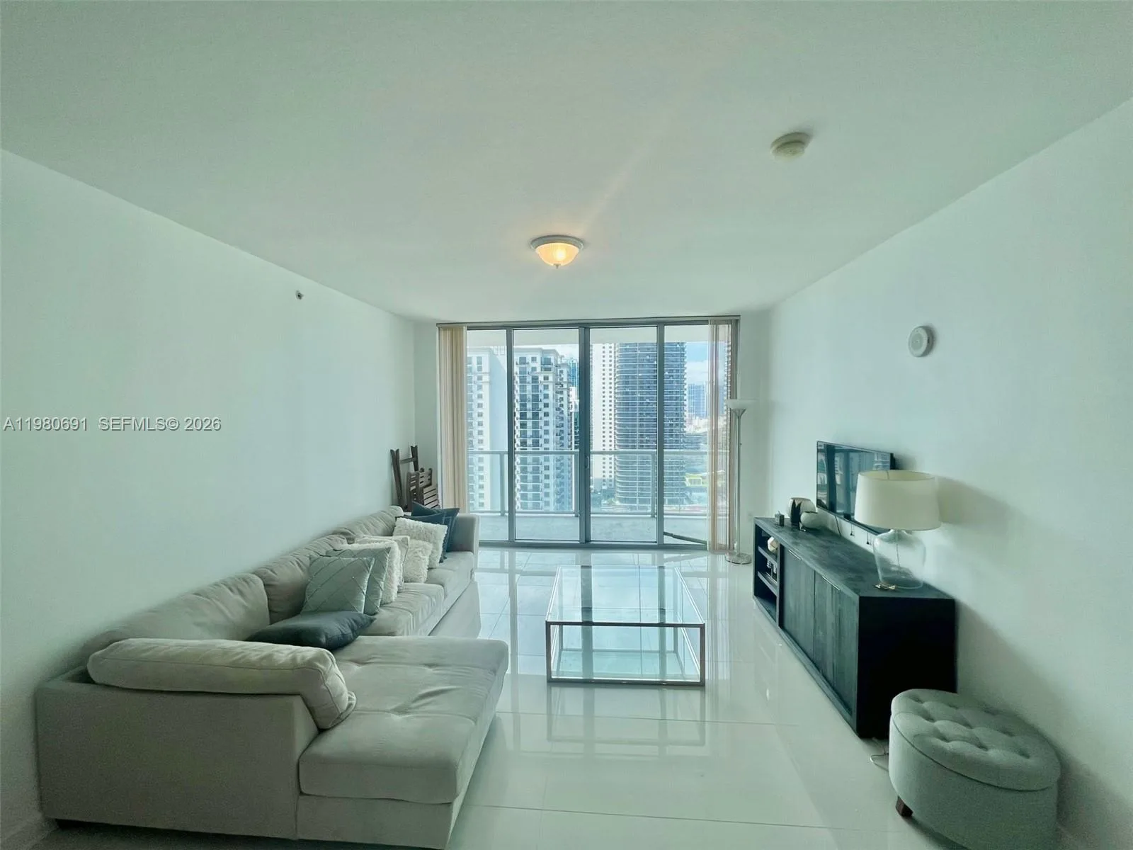 1111 SW 1st Ave # 3223, Miami, FL 33130 photo 3