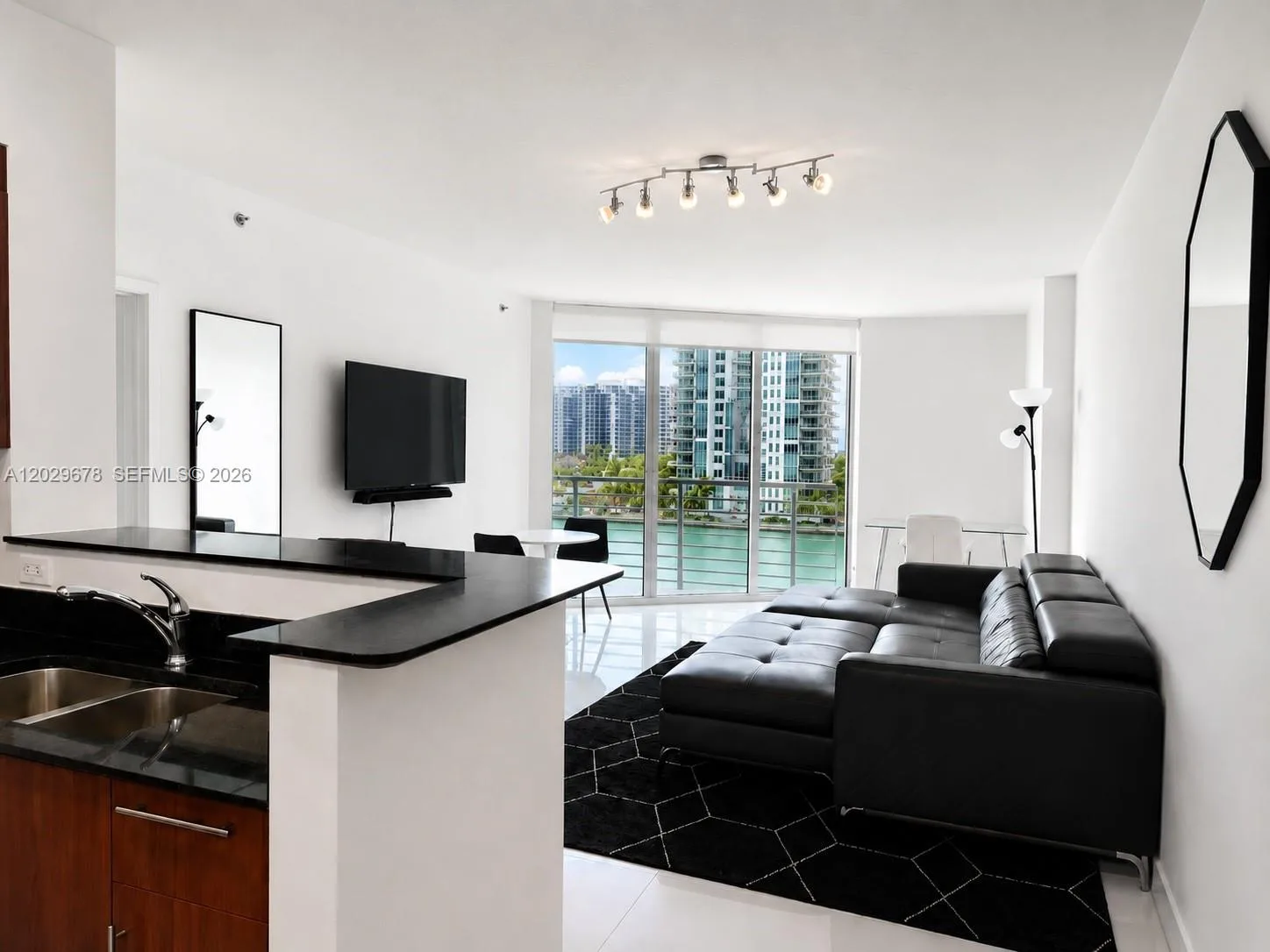 325 S Biscayne Blvd # 717, Miami, FL 33131