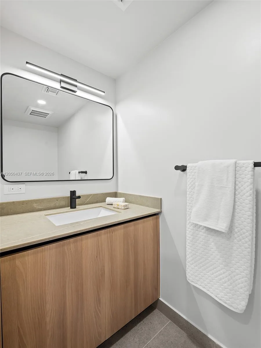 121 NE 5th St # 3706, Miami, FL 33132 photo 12