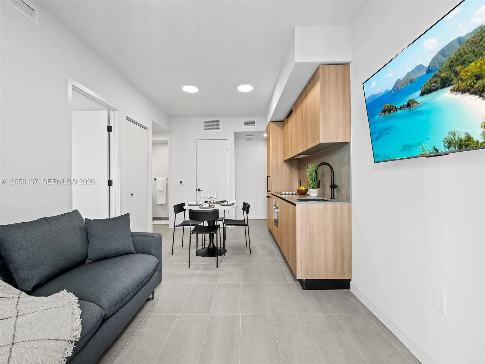 121 NE 5th St # 3706, Miami, FL 33132 photo 2