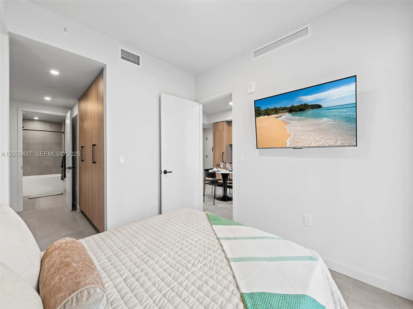 121 NE 5th St # 3706, Miami, FL 33132 photo 5