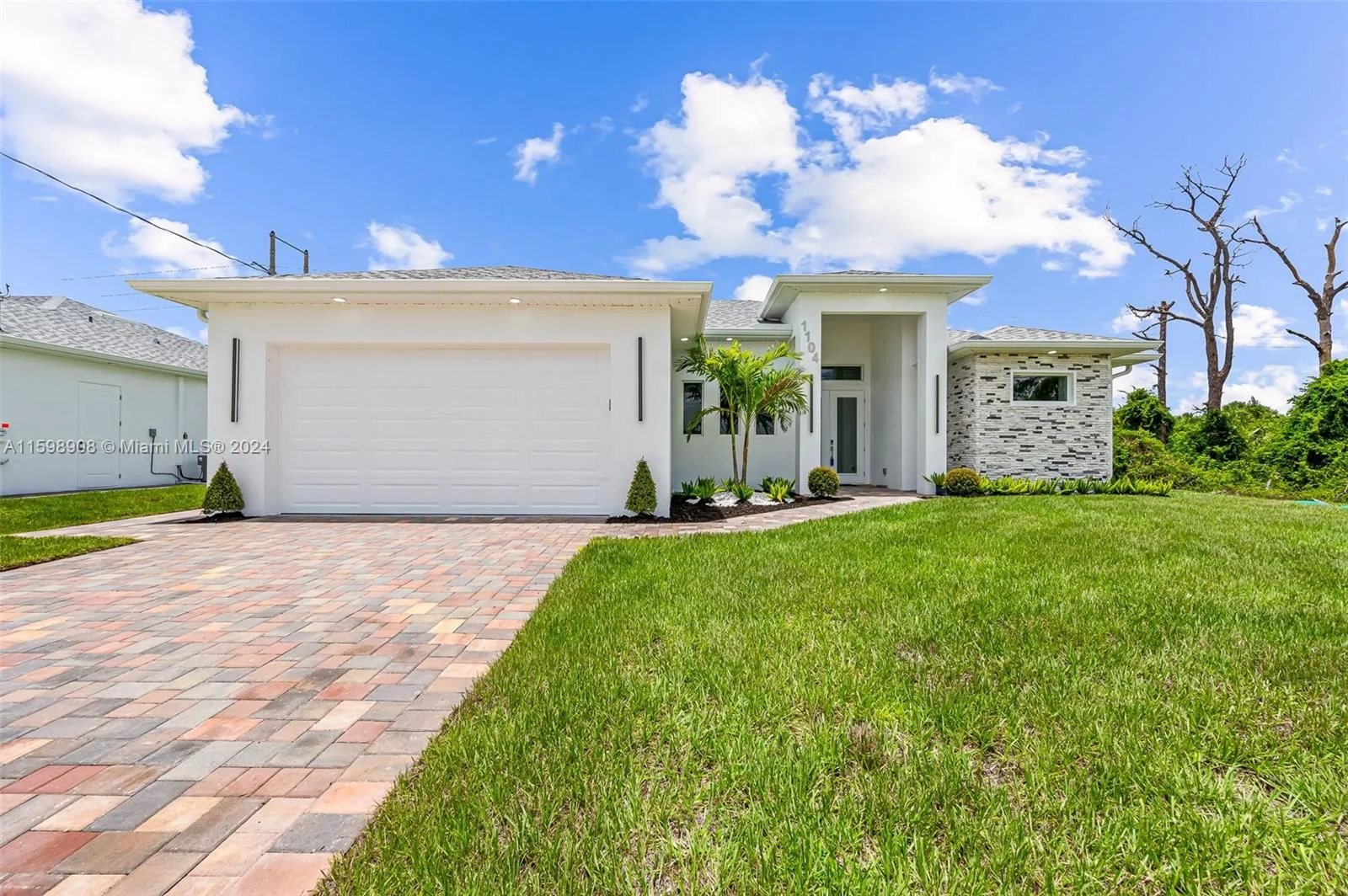 1104 floyd, Lehigh Acres, FL 33976