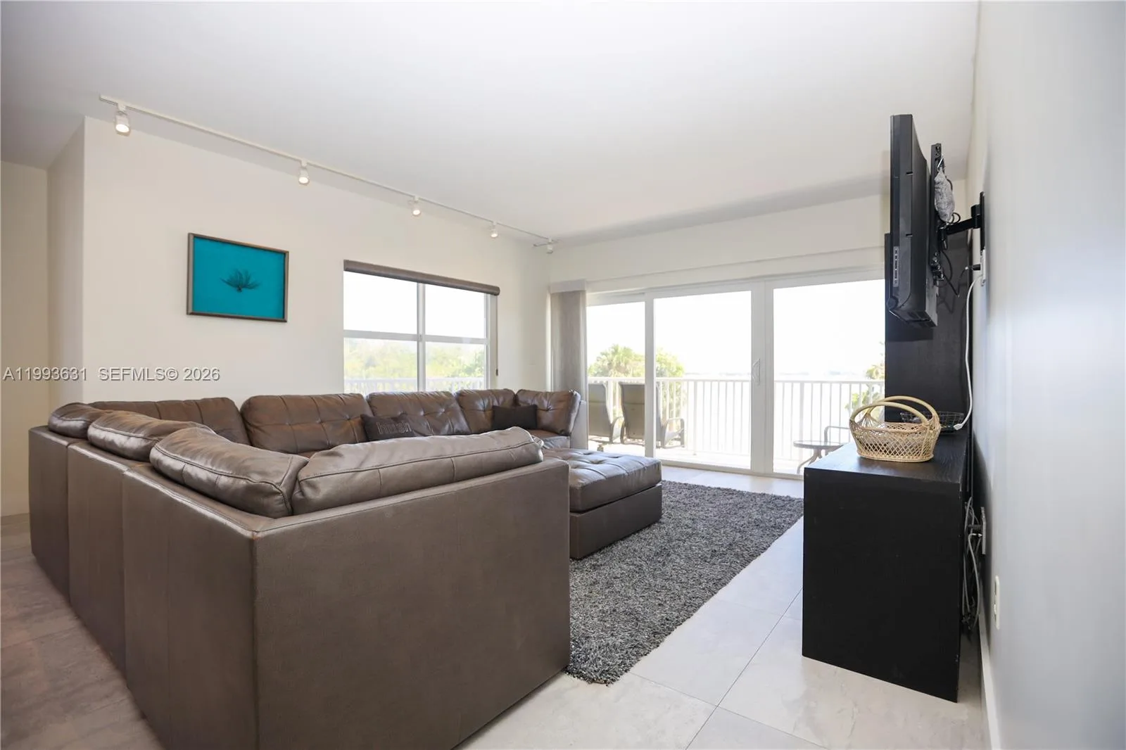 300 Bayview Dr # 216, Sunny Isles Beach, FL 33160 photo 3