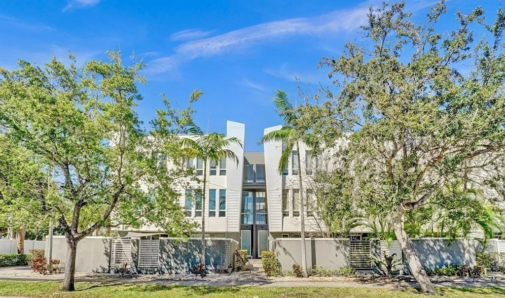 703 SE 16th Court, Fort Lauderdale, FL 33316
