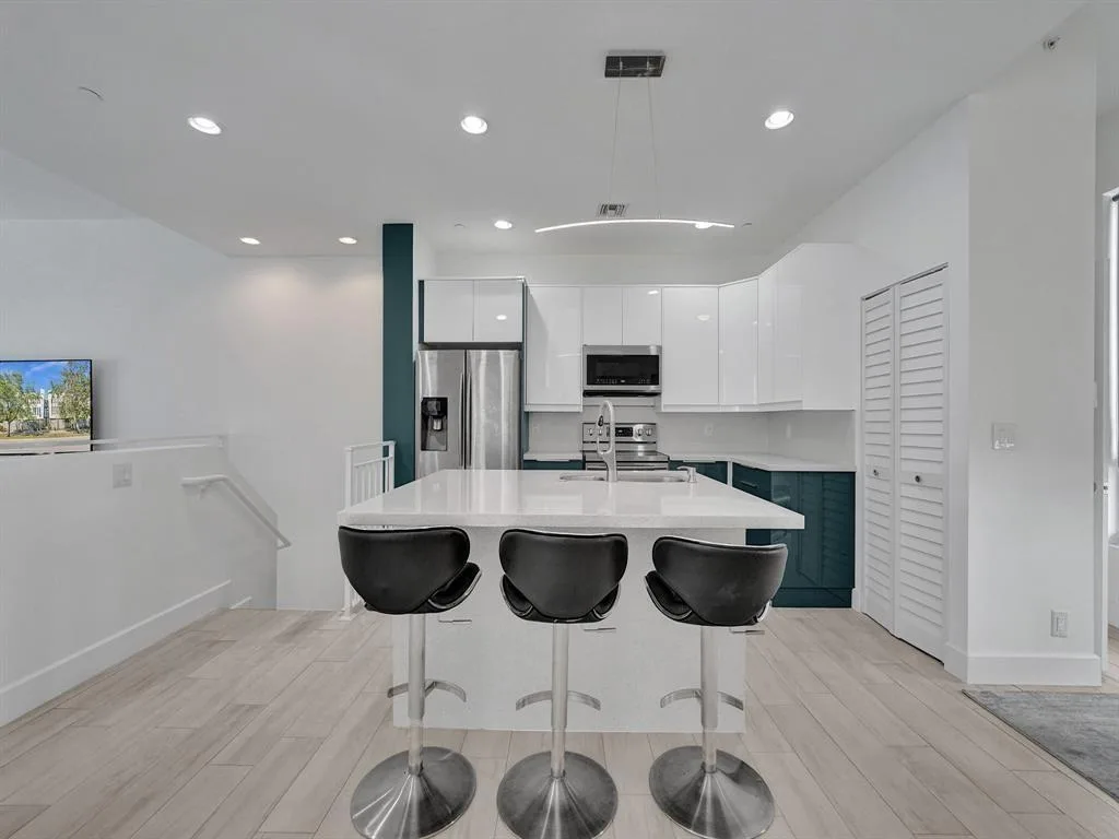 703 SE 16th Court, Fort Lauderdale, FL 33316 photo 6
