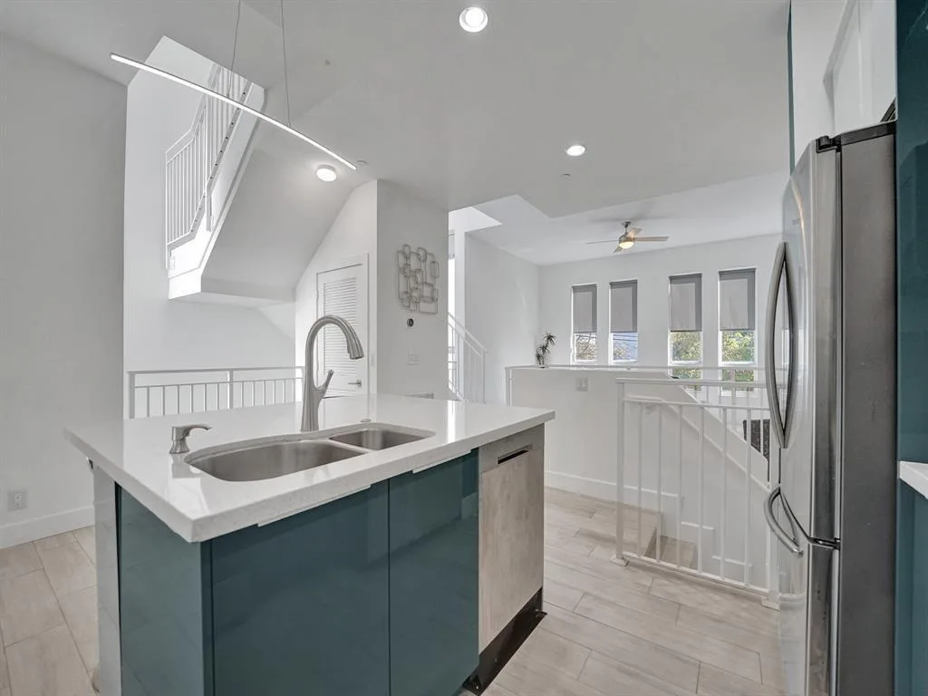 703 SE 16th Court, Fort Lauderdale, FL 33316 photo 8