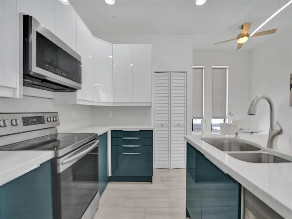703 SE 16th Court, Fort Lauderdale, FL 33316 photo 9