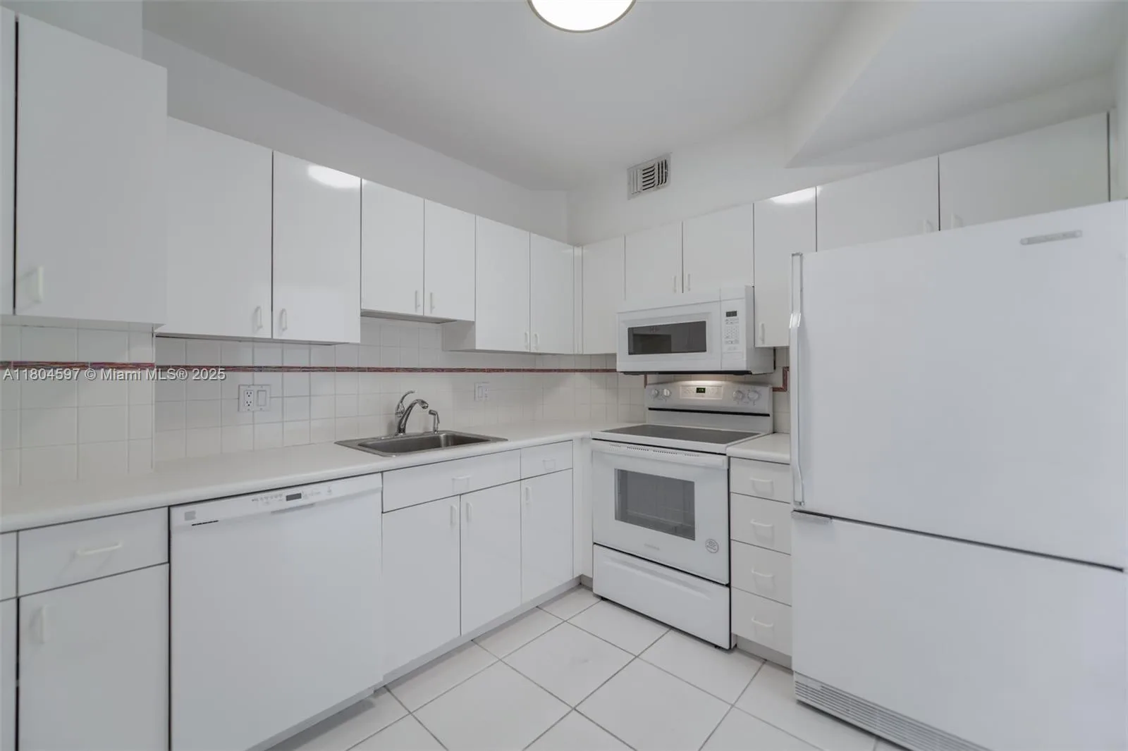 1980 S Ocean Dr # 18G, Hallandale Beach, FL 33009 photo 11
