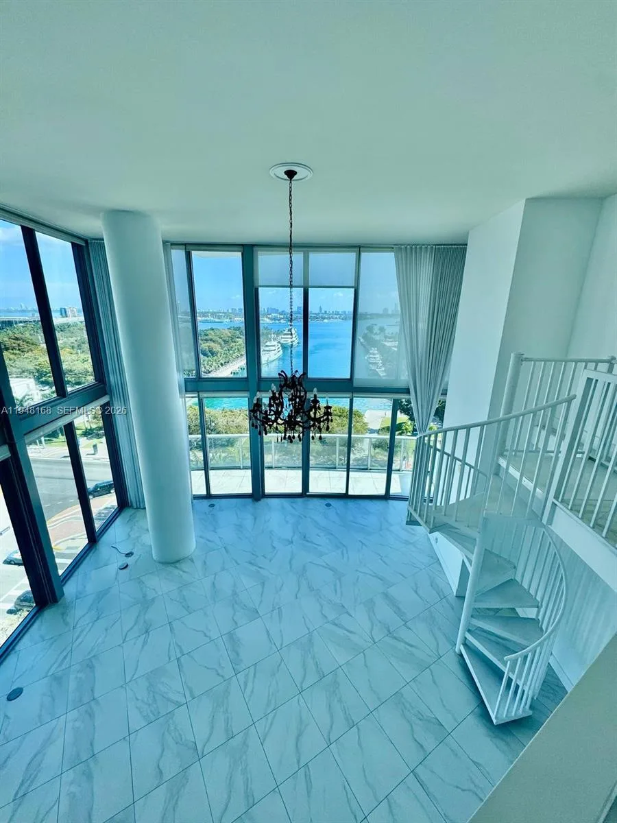 888 Biscayne Blvd # 906, Miami, FL 33132