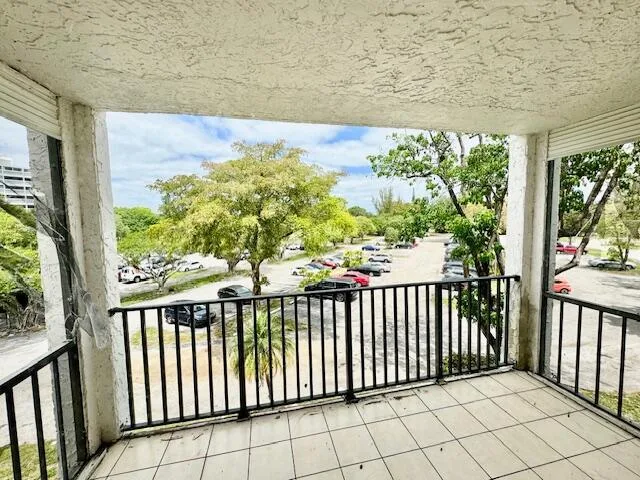 3300 Spanish Moss Terrace # 302, Lauderhill, FL 33319