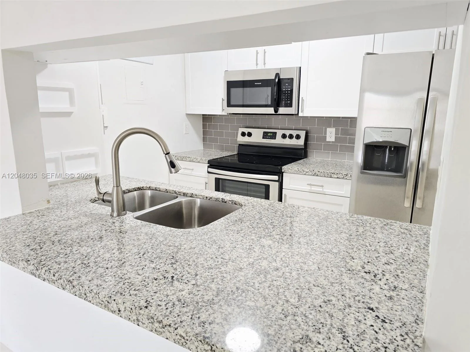 8877 Fontainebleau Blvd # 202, Miami, FL 33172