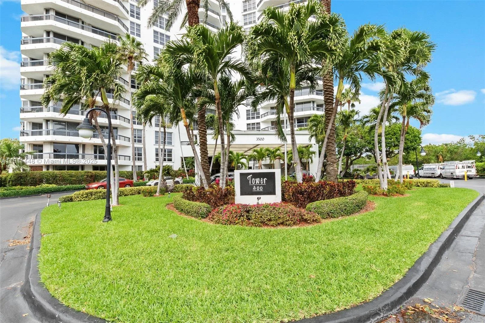 3500 Mystic Pointe Dr # 1007, Aventura, FL 33180