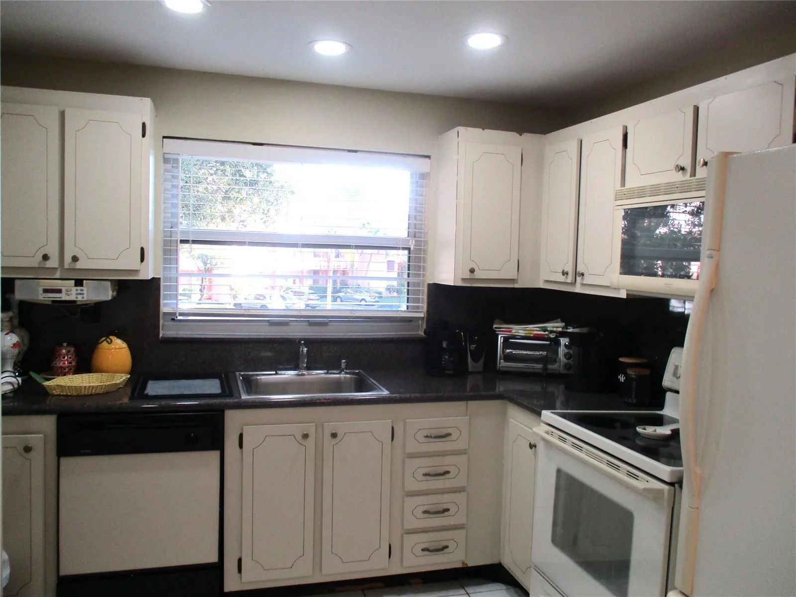 9541 Sunrise Lakes Boulevard # 210, Sunrise, FL 33322 photo 11